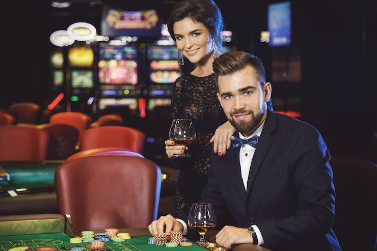 Sweet Bonanza game card showing volatility, RTP, and tournament status on qqstar slot